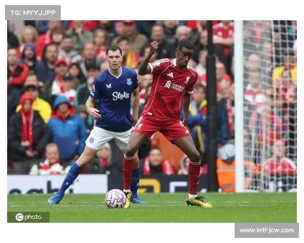 埃弗顿1-1狼队，基恩破门后染红，格拉利什两黄变一红